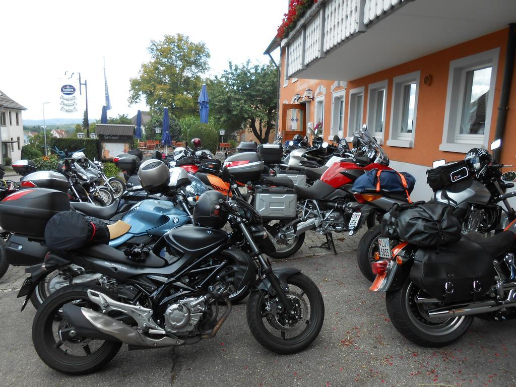 Landgasthof Schutzen Hotel Tengen ภายนอก รูปภาพ