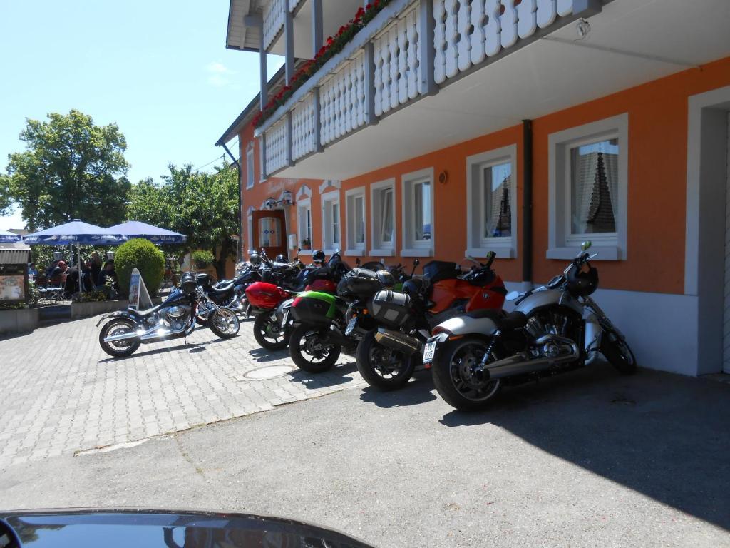 Landgasthof Schutzen Hotel Tengen ภายนอก รูปภาพ